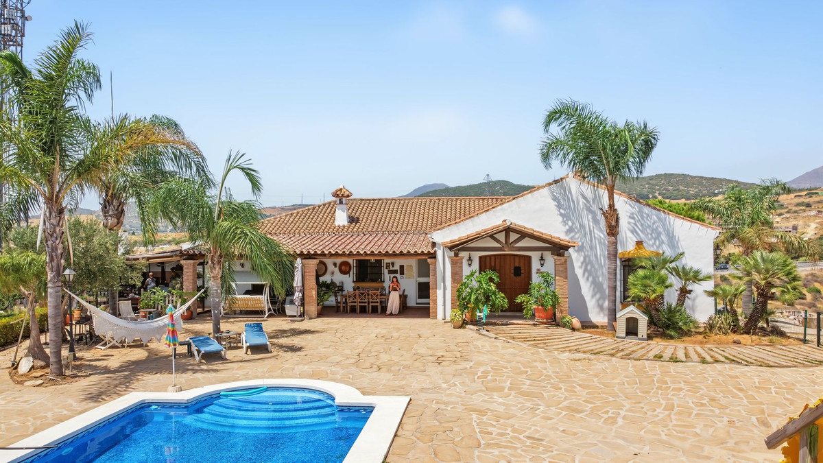 Finca - Cortijo te koop in Casares | 3 slaapkamers H5468413