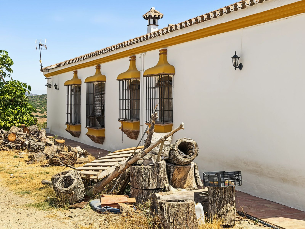 Finca - Cortijo te koop in Casares | 3 slaapkamers H5468413