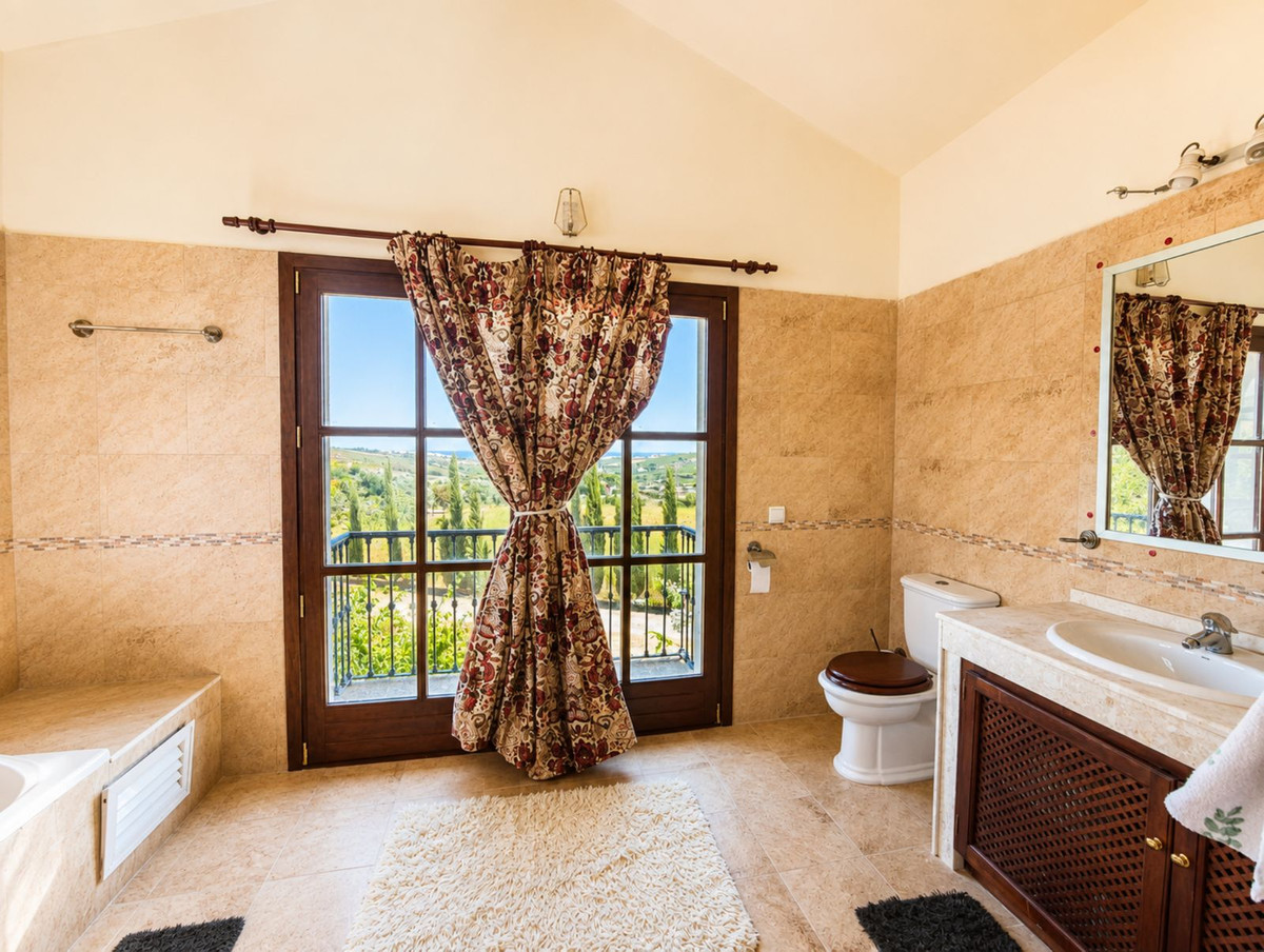 Finca - Cortijo te koop in Casares | 4 slaapkamers H5476918