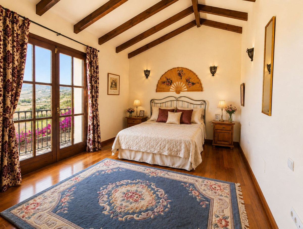 Finca - Cortijo te koop in Casares | 4 slaapkamers H5476918