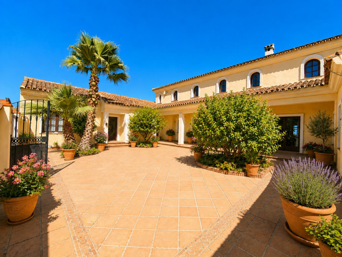 Finca - Cortijo te koop in Casares | 4 slaapkamers H5476918