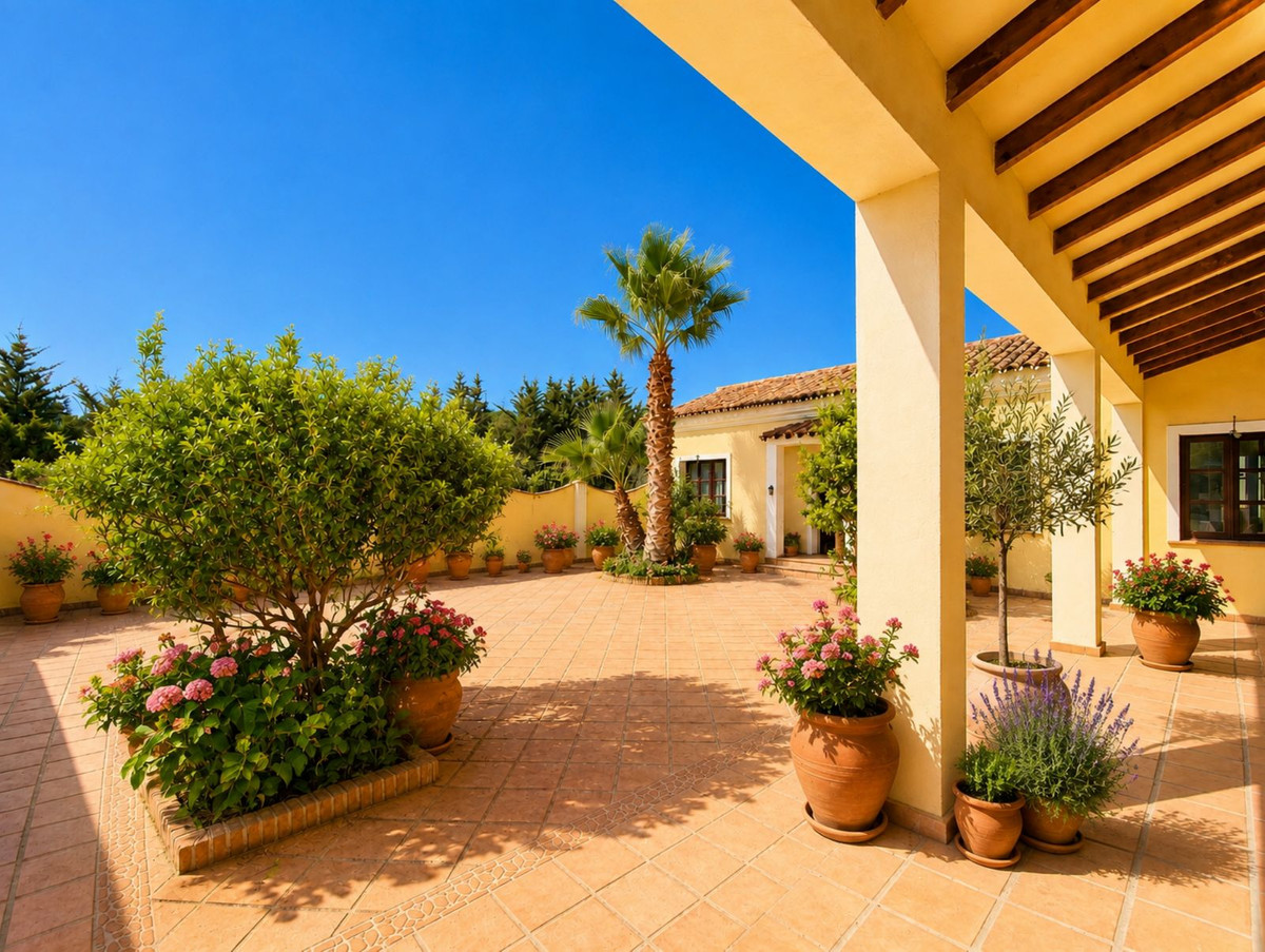 Finca - Cortijo te koop in Casares | 4 slaapkamers H5476918
