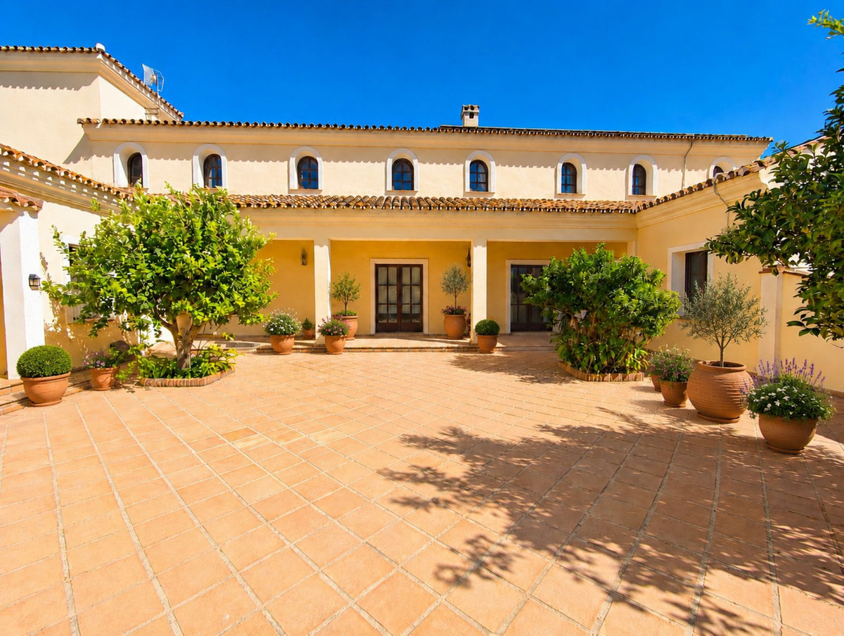Finca - Cortijo te koop in Casares | 4 slaapkamers H5476918