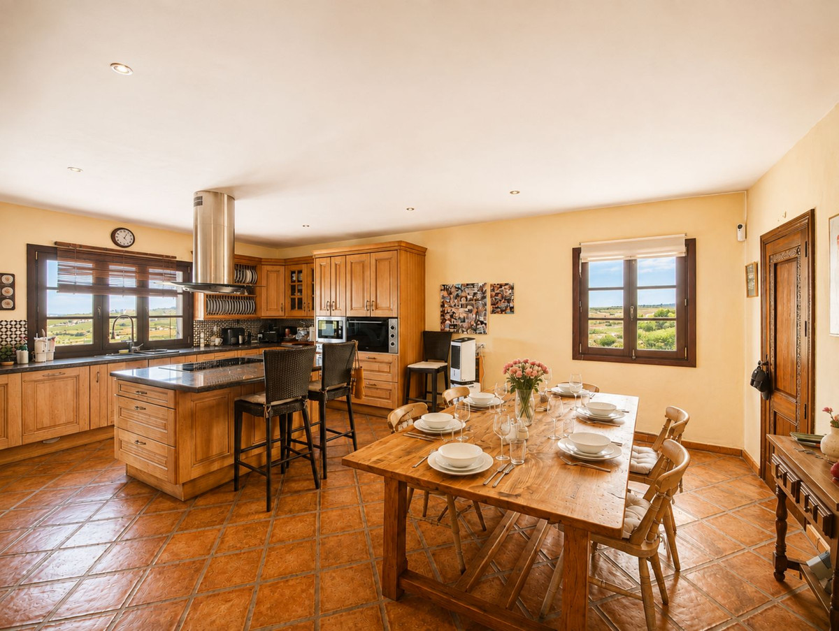 Finca - Cortijo te koop in Casares | 4 slaapkamers H5476918
