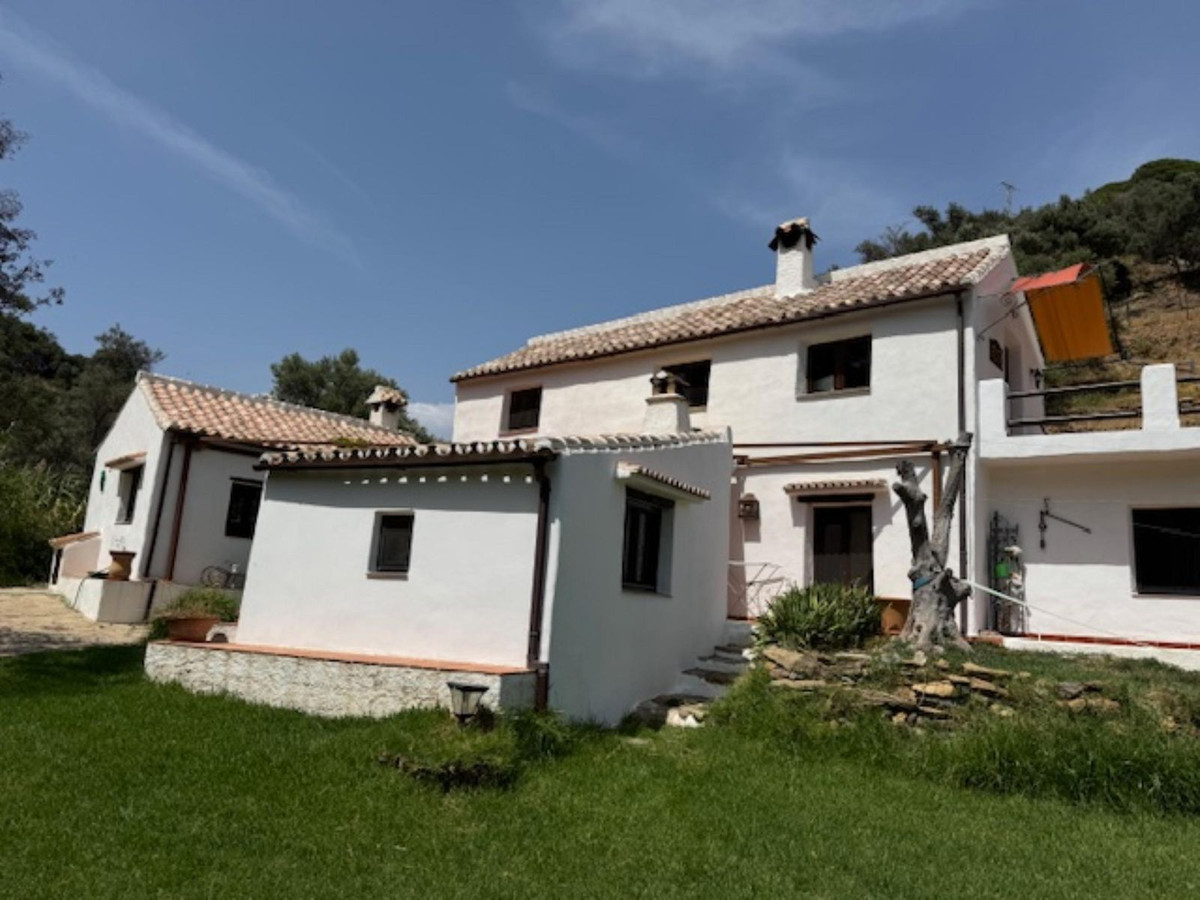 Finca - Cortijo te koop in Casares | 4 slaapkamers H5505883