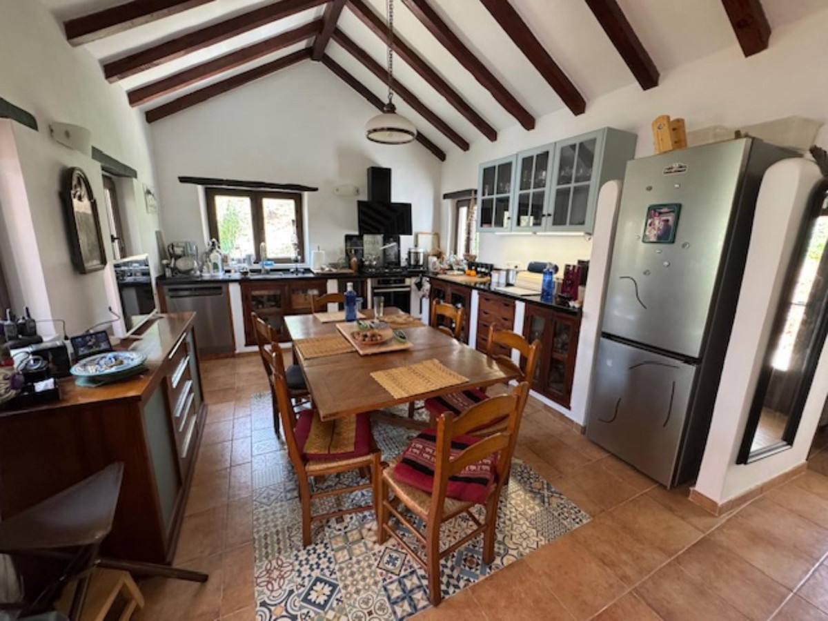 Finca - Cortijo te koop in Casares | 4 slaapkamers H5505883