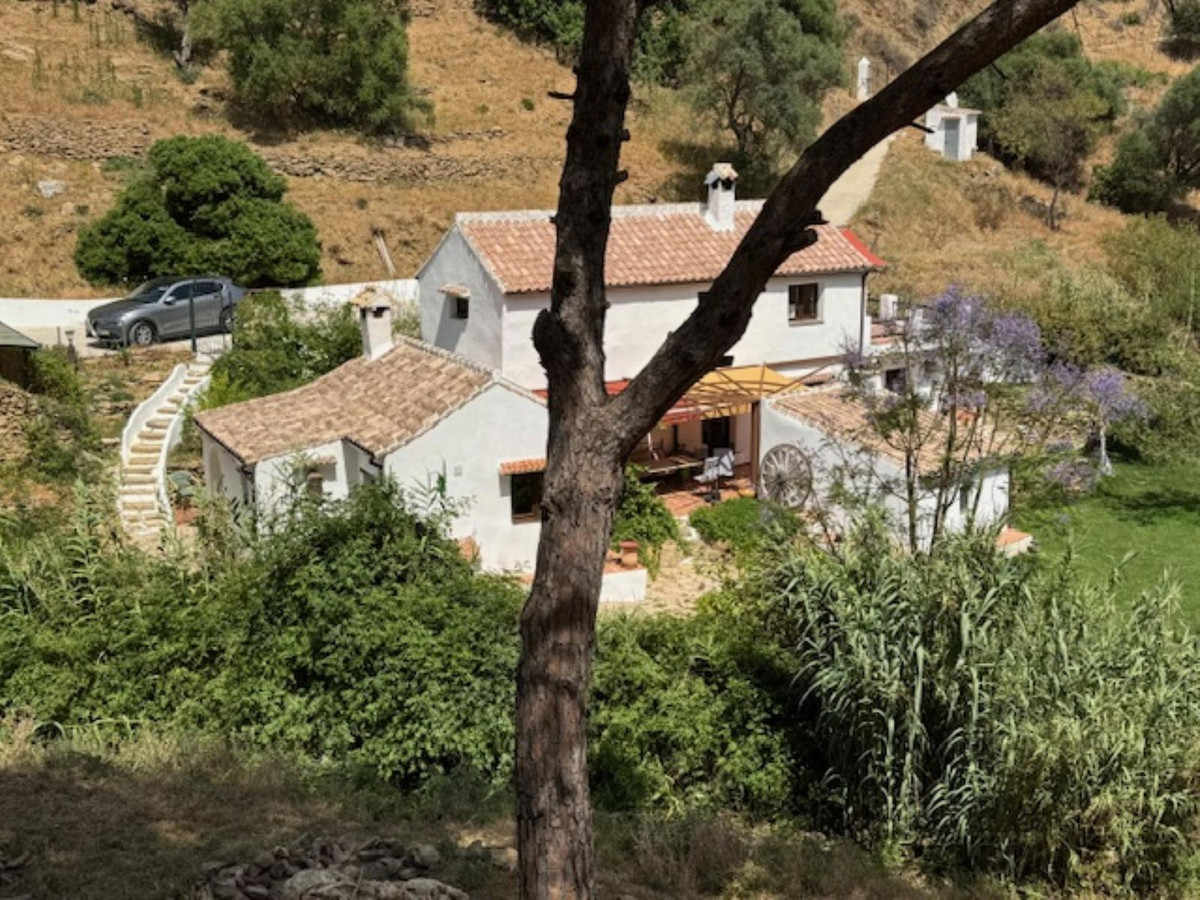 Finca - Cortijo te koop in Casares | 4 slaapkamers H5505883