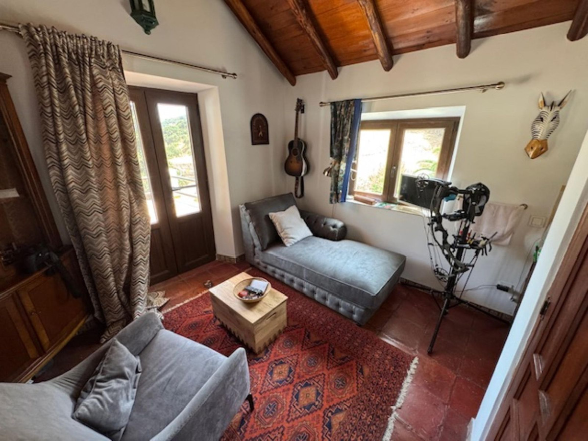 Finca - Cortijo te koop in Casares | 4 slaapkamers H5505883