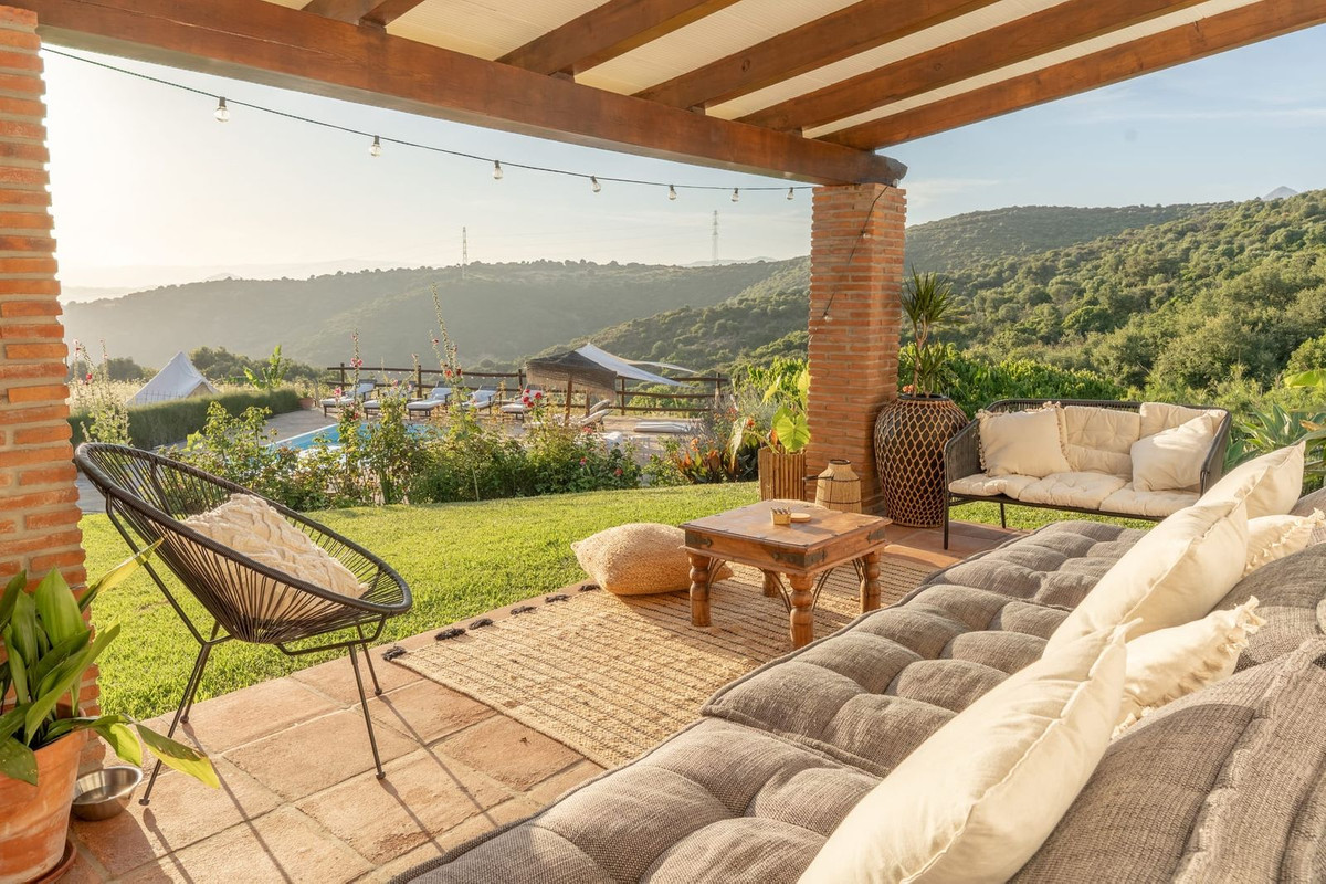 Finca - Cortijo te koop in Casares | 8 slaapkamers H5528716