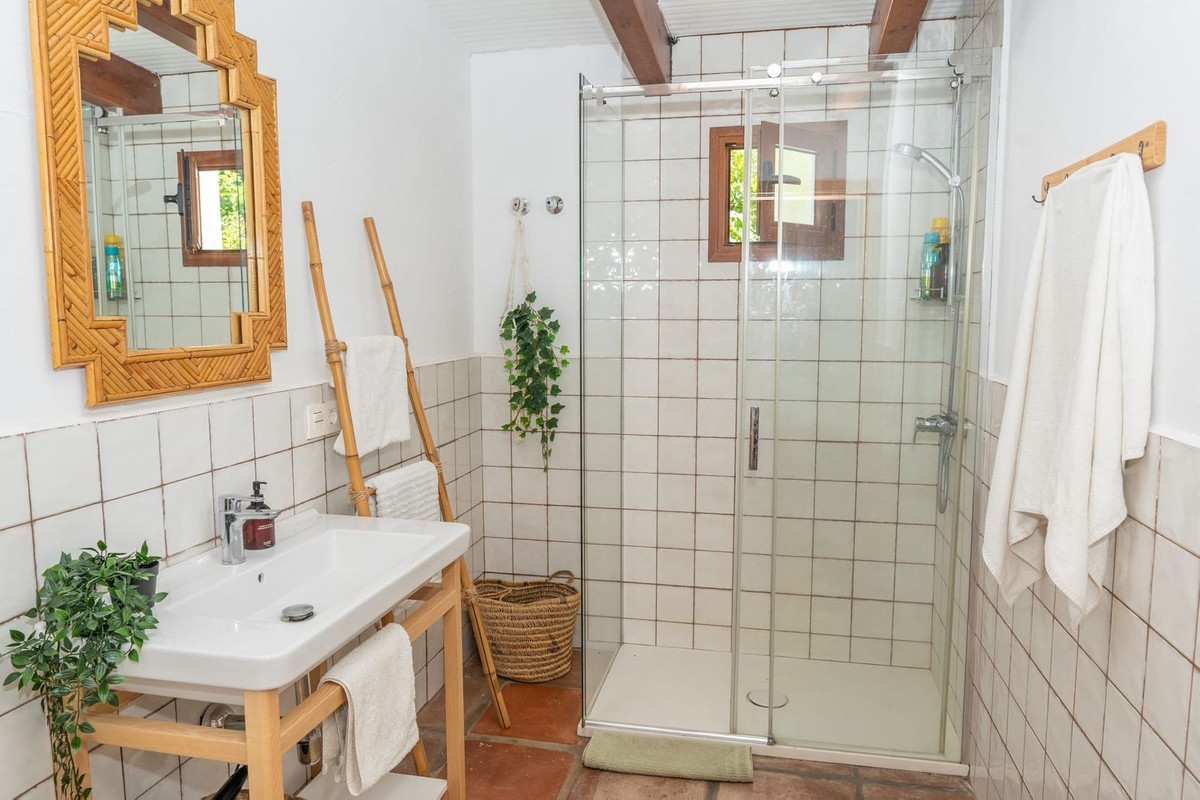 Finca - Cortijo te koop in Casares | 8 slaapkamers H5528716