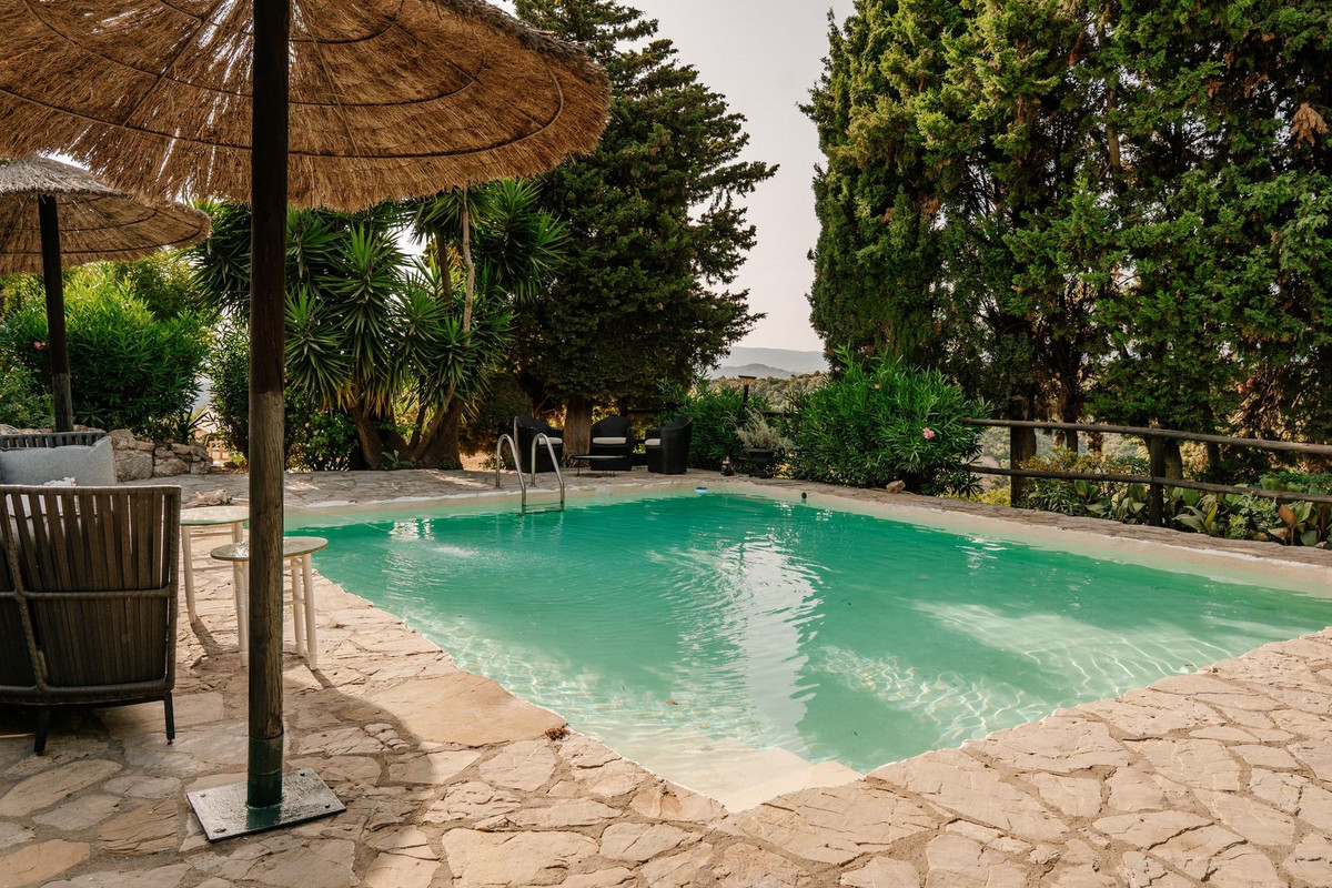 Finca - Cortijo te koop in Casares | 8 slaapkamers H5528716