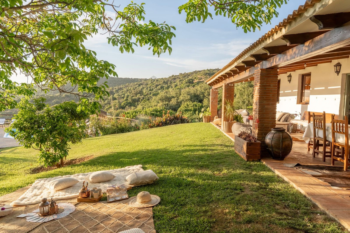 Finca - Cortijo te koop in Casares | 8 slaapkamers H5528716