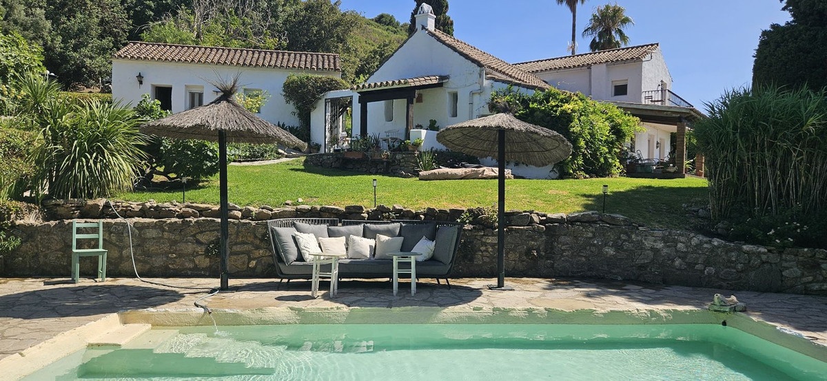 Finca - Cortijo te koop in Casares | 8 slaapkamers H5528716