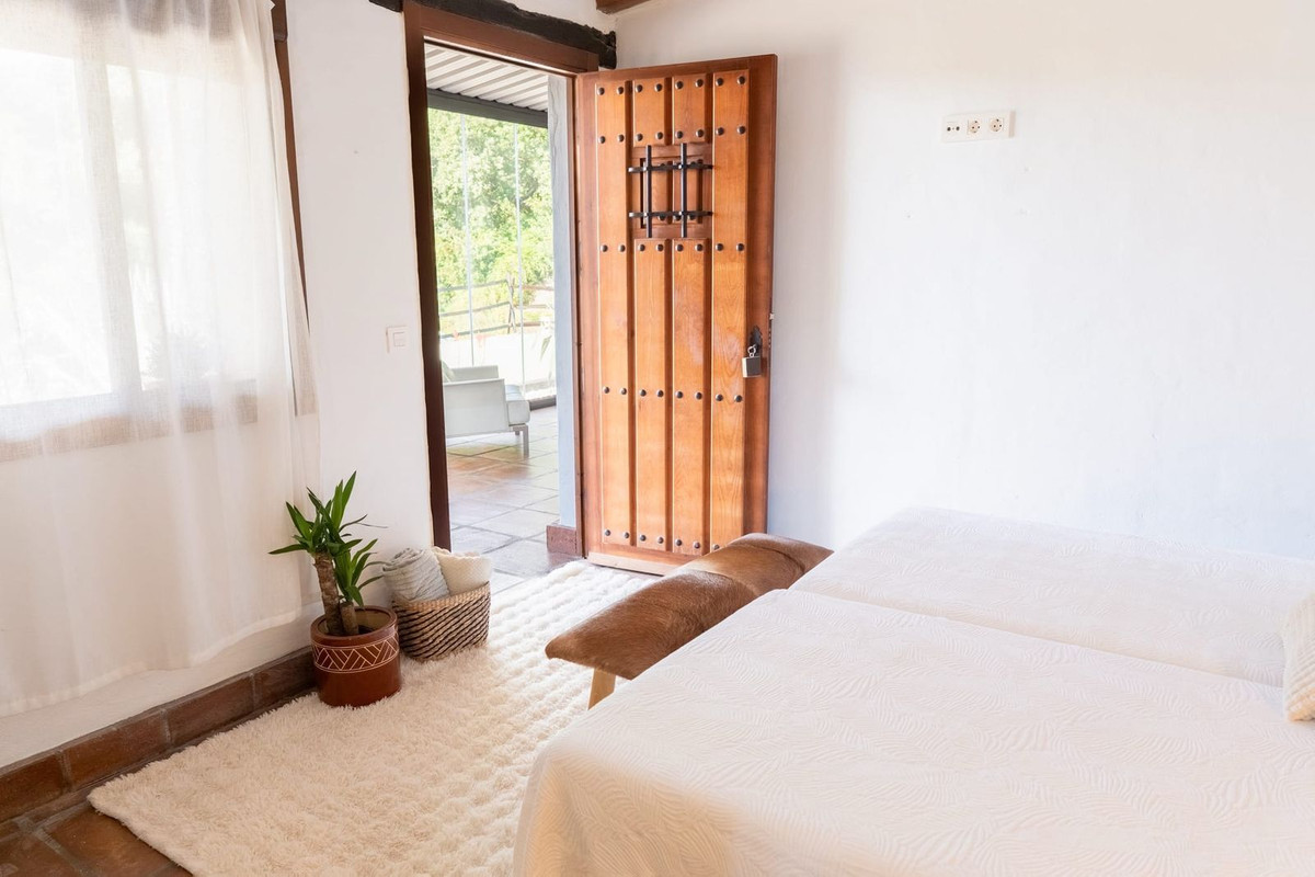 Finca - Cortijo te koop in Casares | 8 slaapkamers H5528716