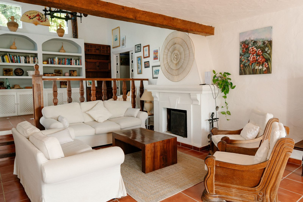 Finca - Cortijo te koop in Casares | 8 slaapkamers H5528716