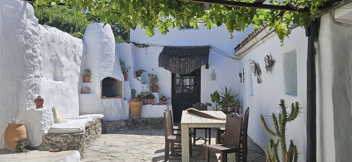 Finca - Cortijo te koop in Casares | 8 slaapkamers H5528716