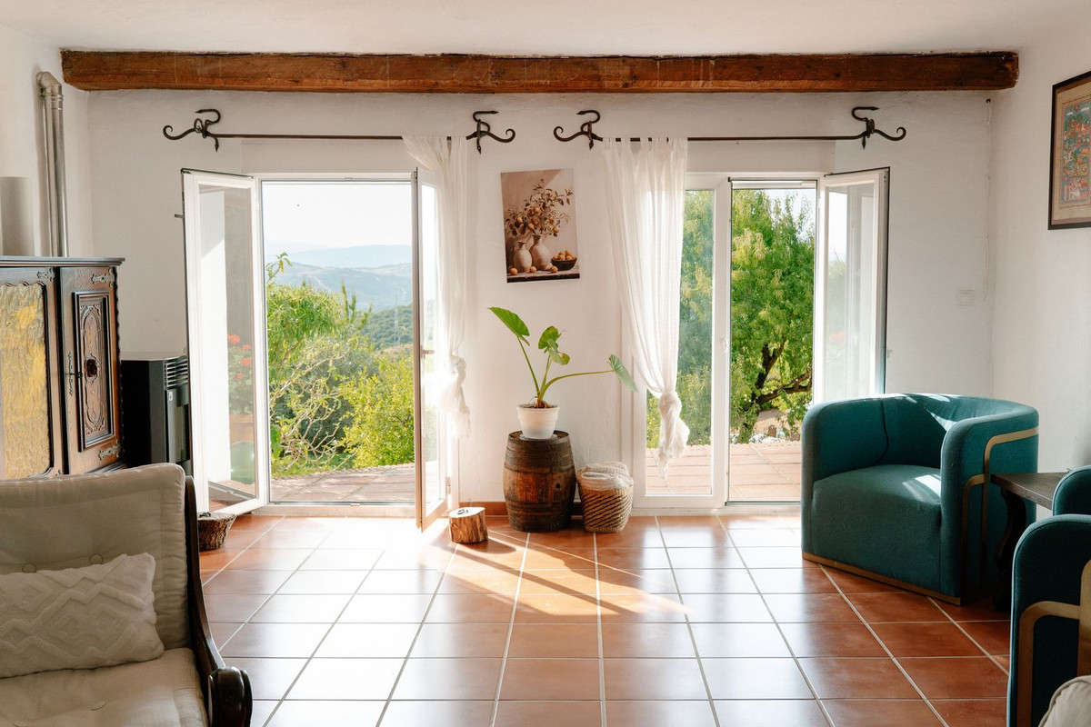 Finca - Cortijo te koop in Casares | 8 slaapkamers H5528716