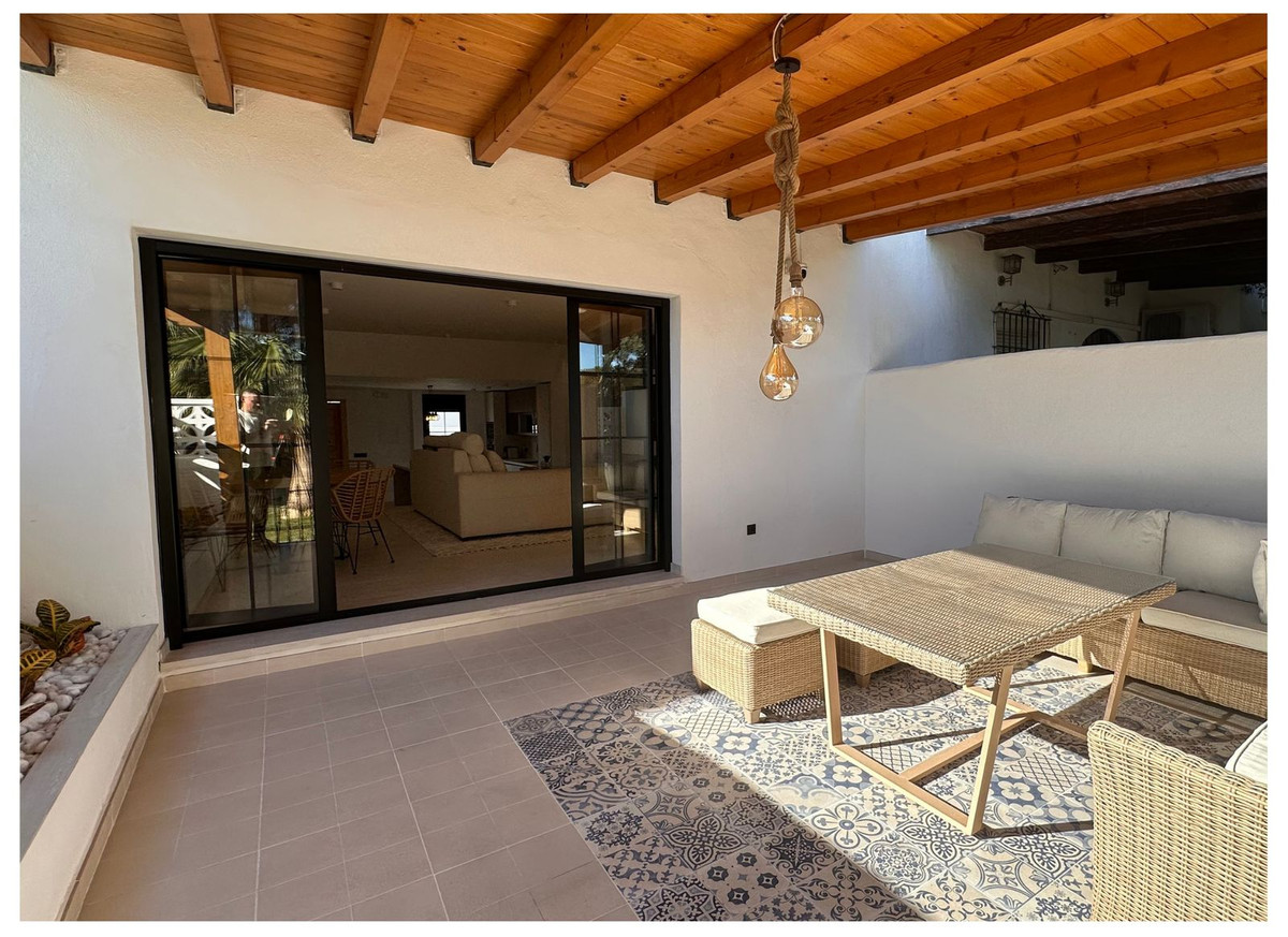 Vrijstaande Villa in Casares Playa-16