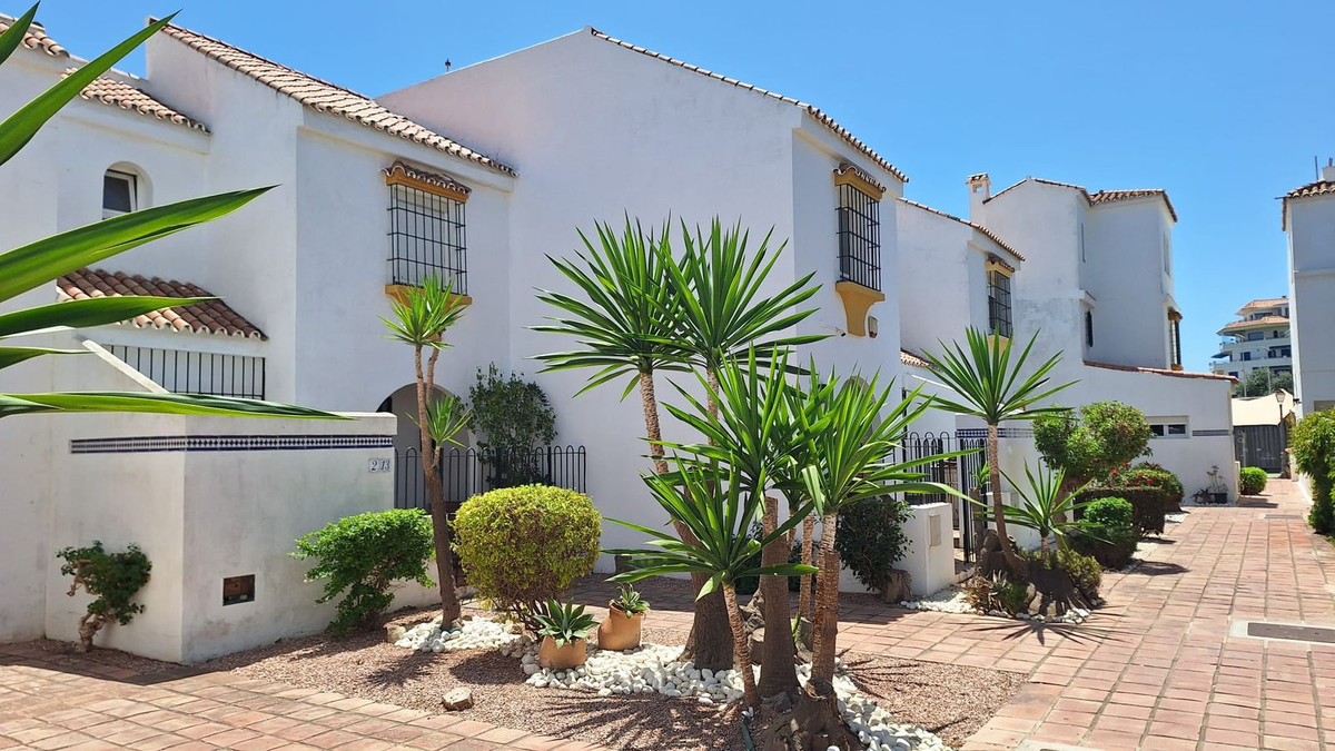 House for sale in Casares Playa | 3 bedrooms H5126494