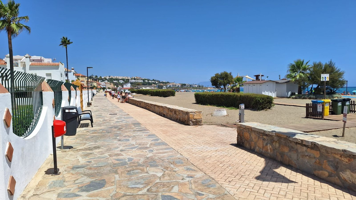 House for sale in Casares Playa | 3 bedrooms H5126494