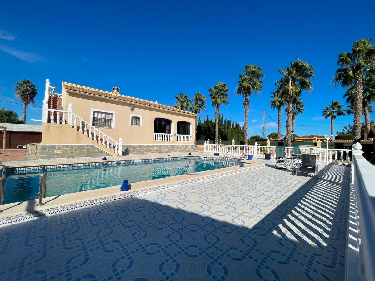 Vrijstaande Villa te koop in Catral | 4 slaapkamers H5256529