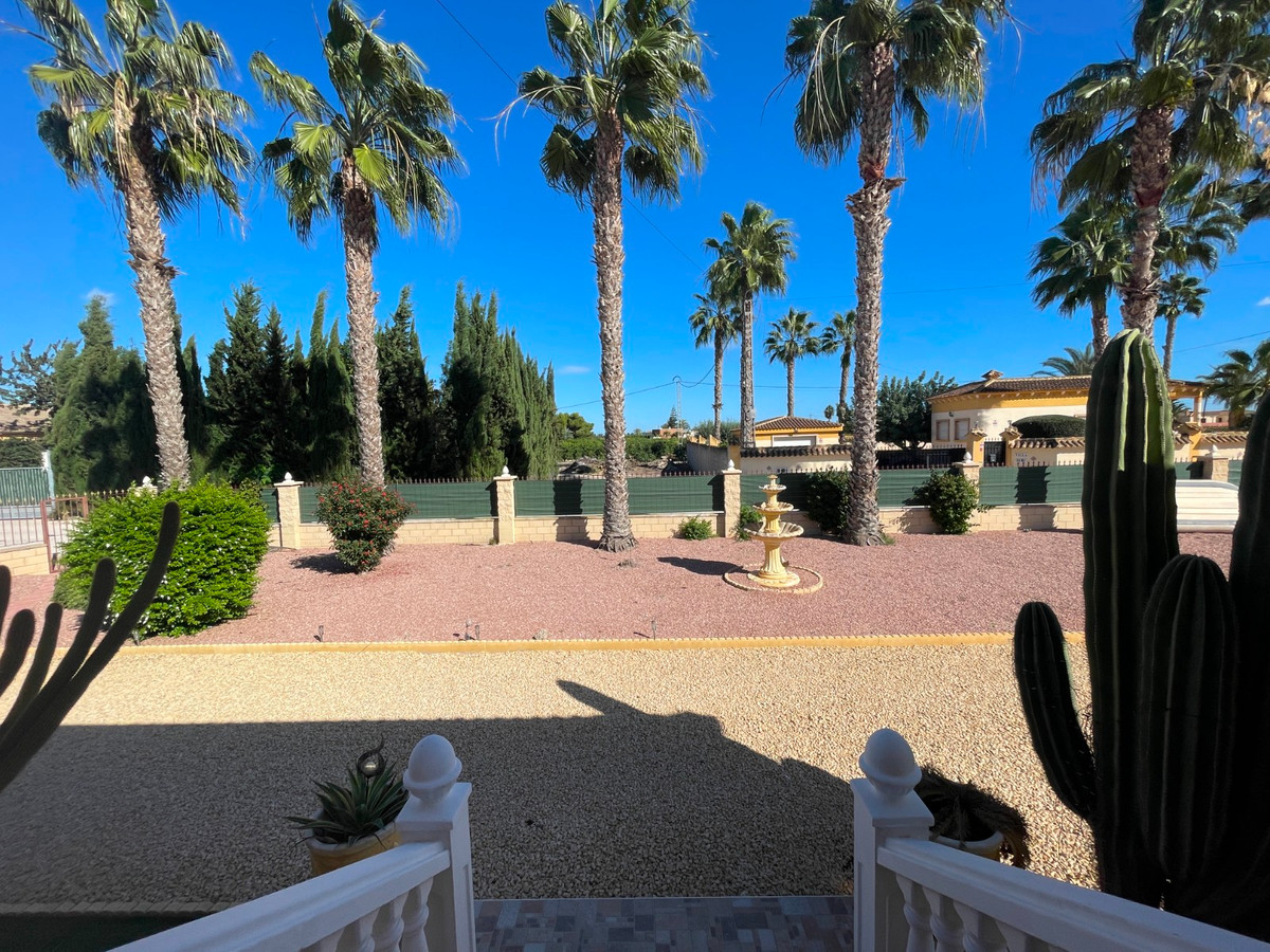 Vrijstaande Villa te koop in Catral | 4 slaapkamers H5256529