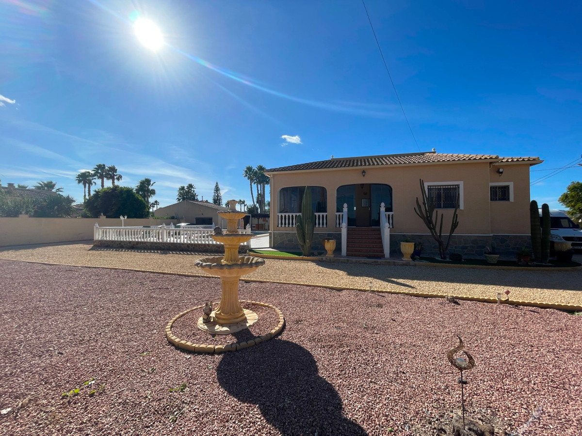 Vrijstaande Villa te koop in Catral | 4 slaapkamers H5256529