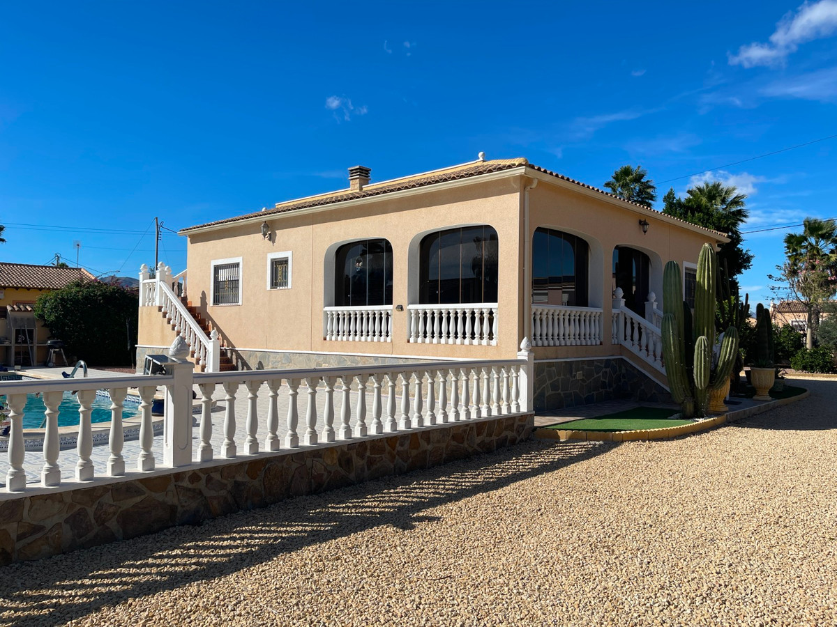 Vrijstaande Villa te koop in Catral | 4 slaapkamers H5256529