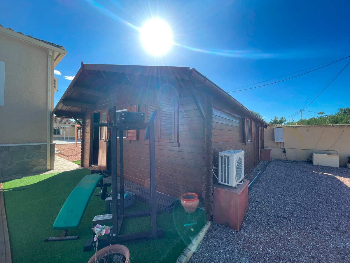 Vrijstaande Villa te koop in Catral | 4 slaapkamers H5256529