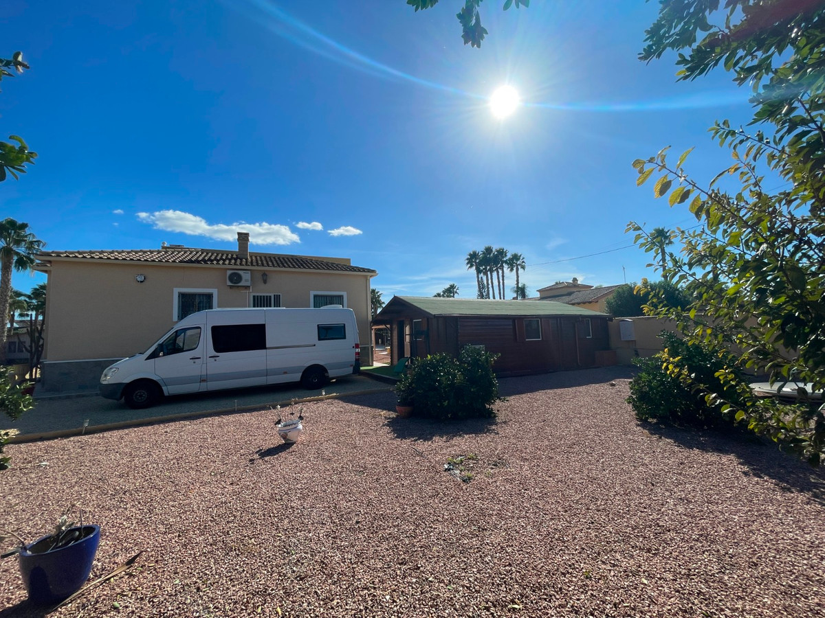 Vrijstaande Villa te koop in Catral | 4 slaapkamers H5256529