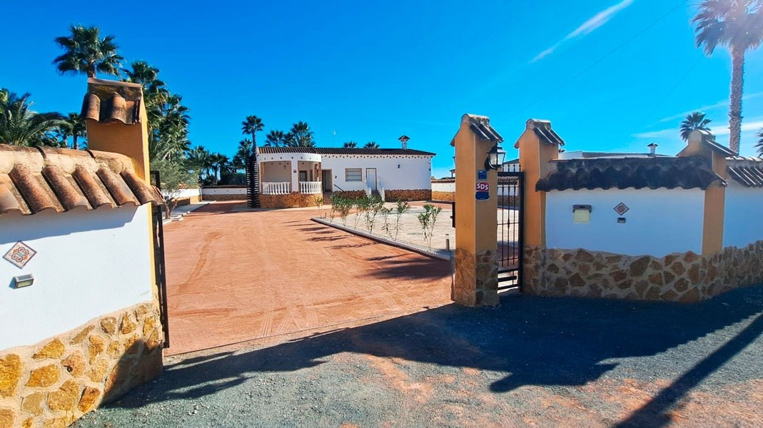 Vrijstaande Villa te koop in Catral | 5 slaapkamers H5288326