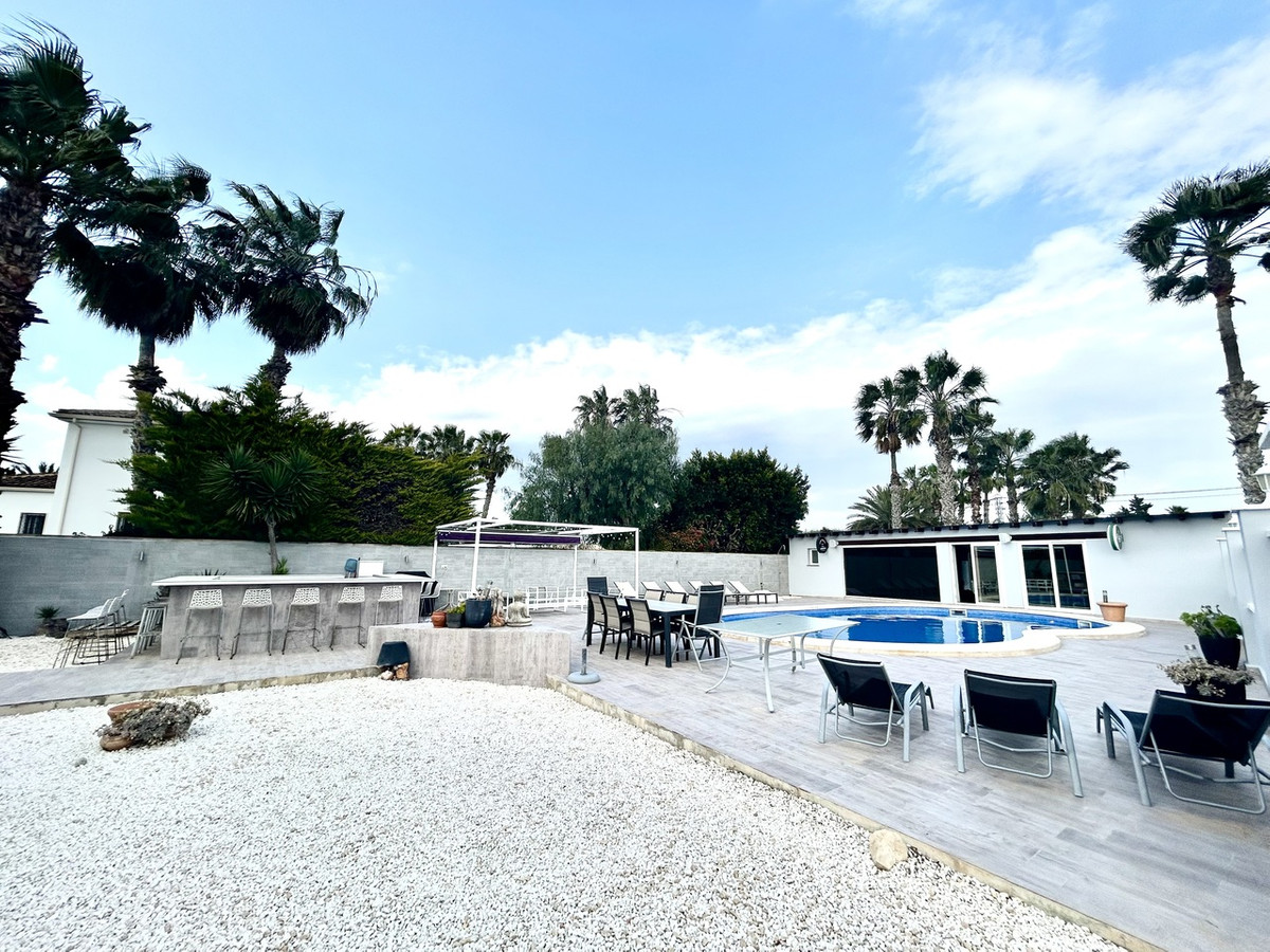 Vrijstaande Villa te koop in Catral | 4 slaapkamers H5342494