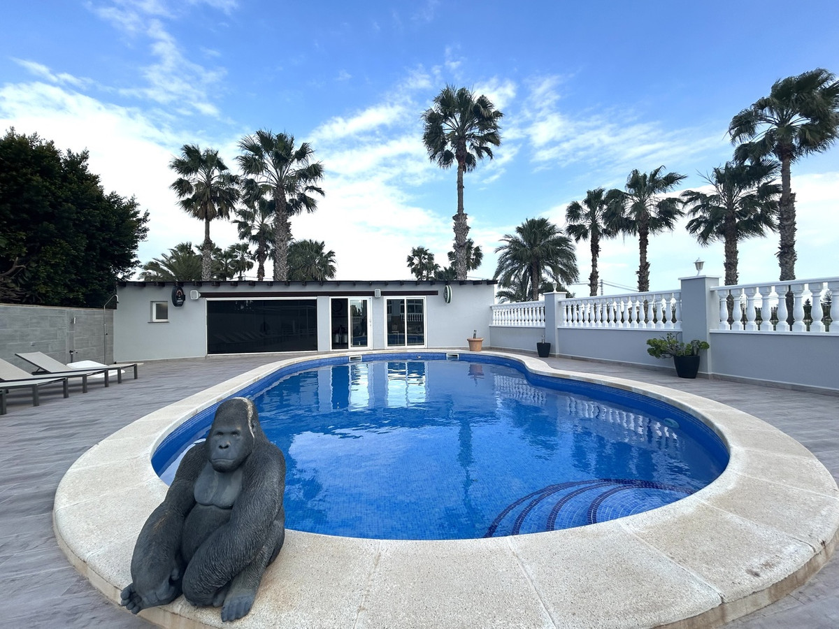 Vrijstaande Villa te koop in Catral | 4 slaapkamers H5342494