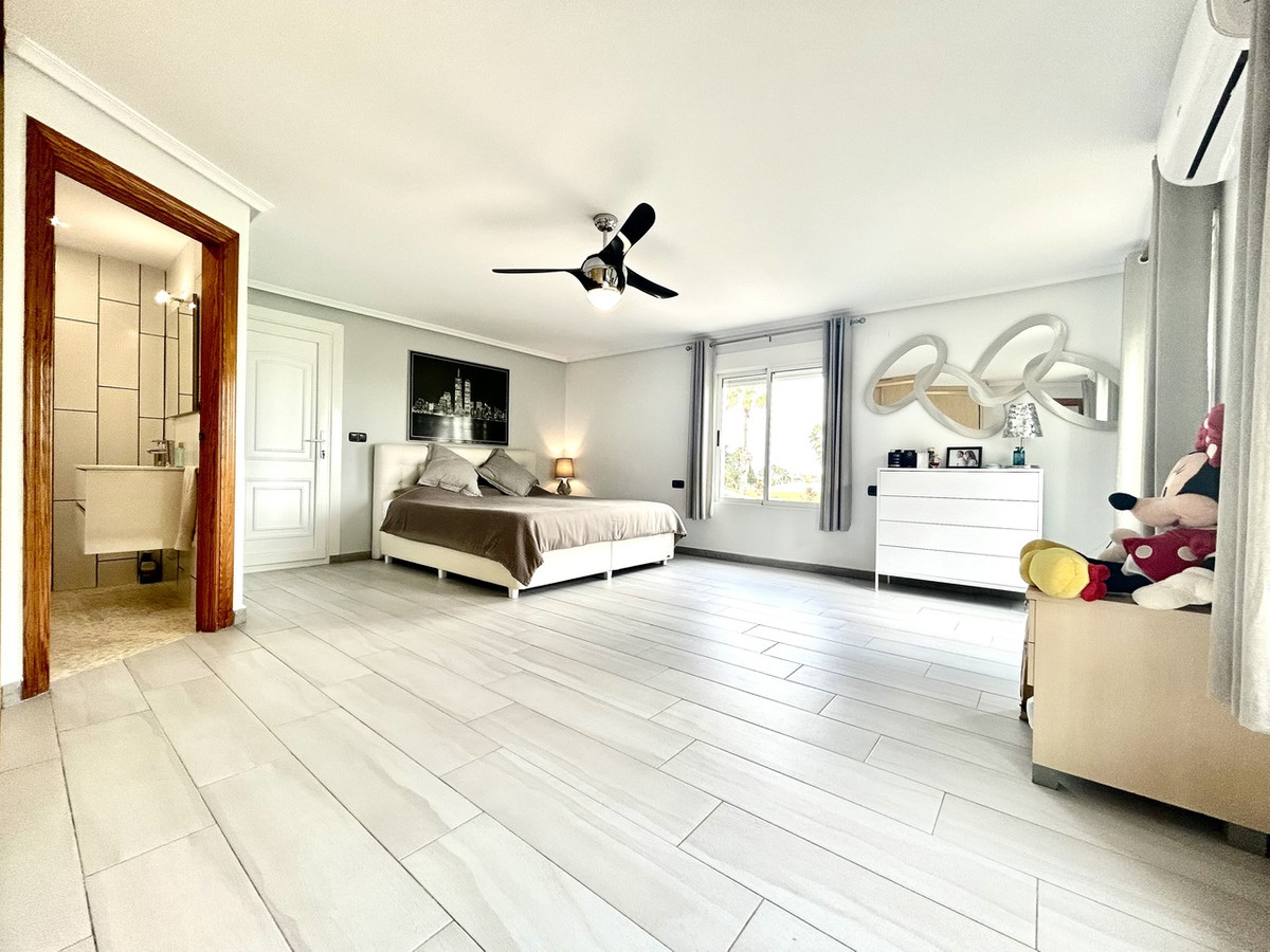 Vrijstaande Villa te koop in Catral | 4 slaapkamers H5380315