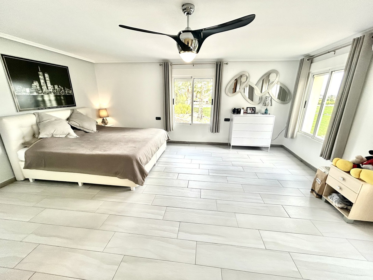 Vrijstaande Villa te koop in Catral | 4 slaapkamers H5380315