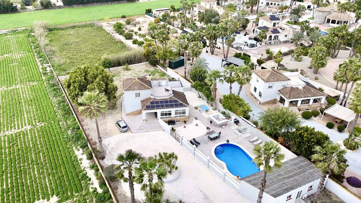 Vrijstaande Villa te koop in Catral | 4 slaapkamers H5380315