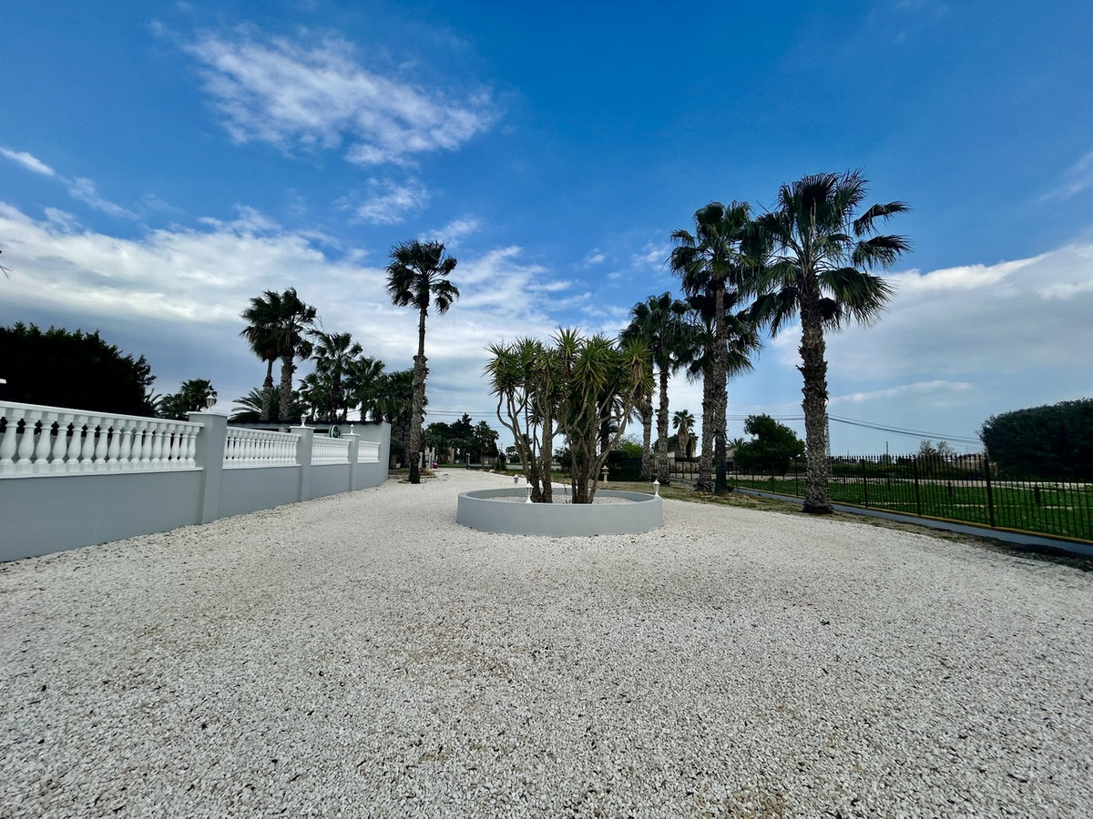 Vrijstaande Villa te koop in Catral | 4 slaapkamers H5380315