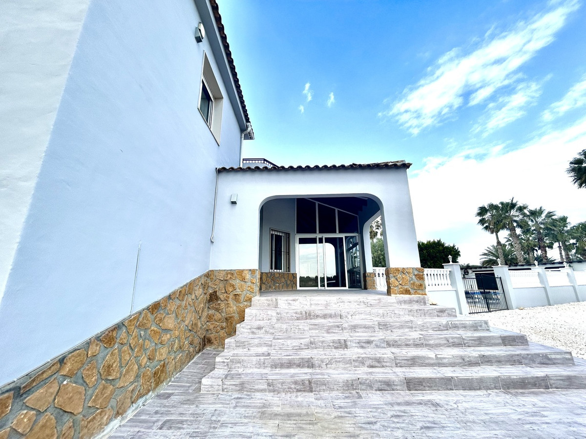 Vrijstaande Villa te koop in Catral | 4 slaapkamers H5380315