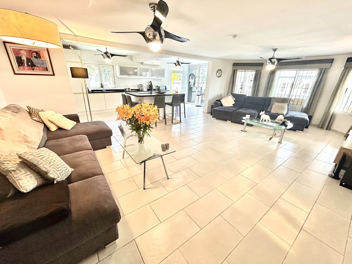 Vrijstaande Villa te koop in Catral | 4 slaapkamers H5380315