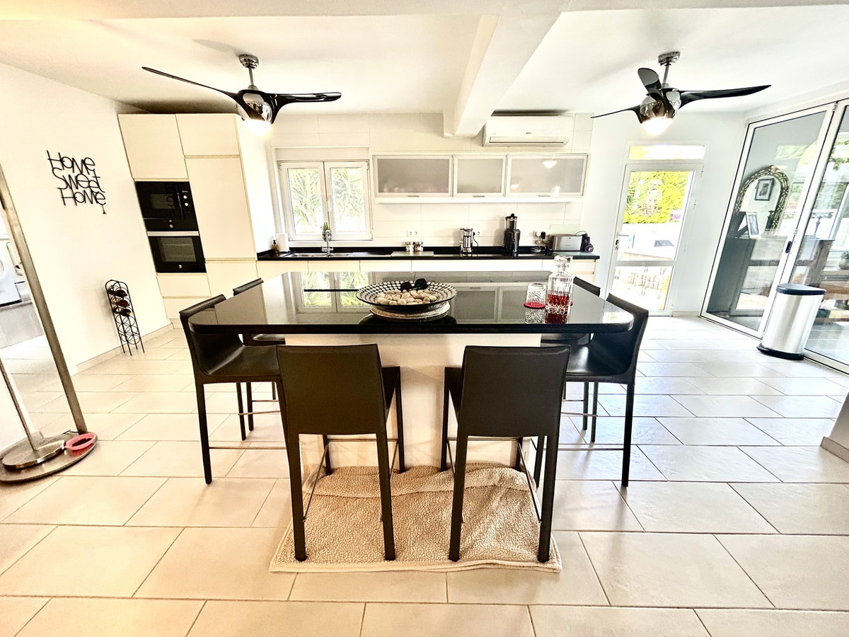 Vrijstaande Villa te koop in Catral | 4 slaapkamers H5380315