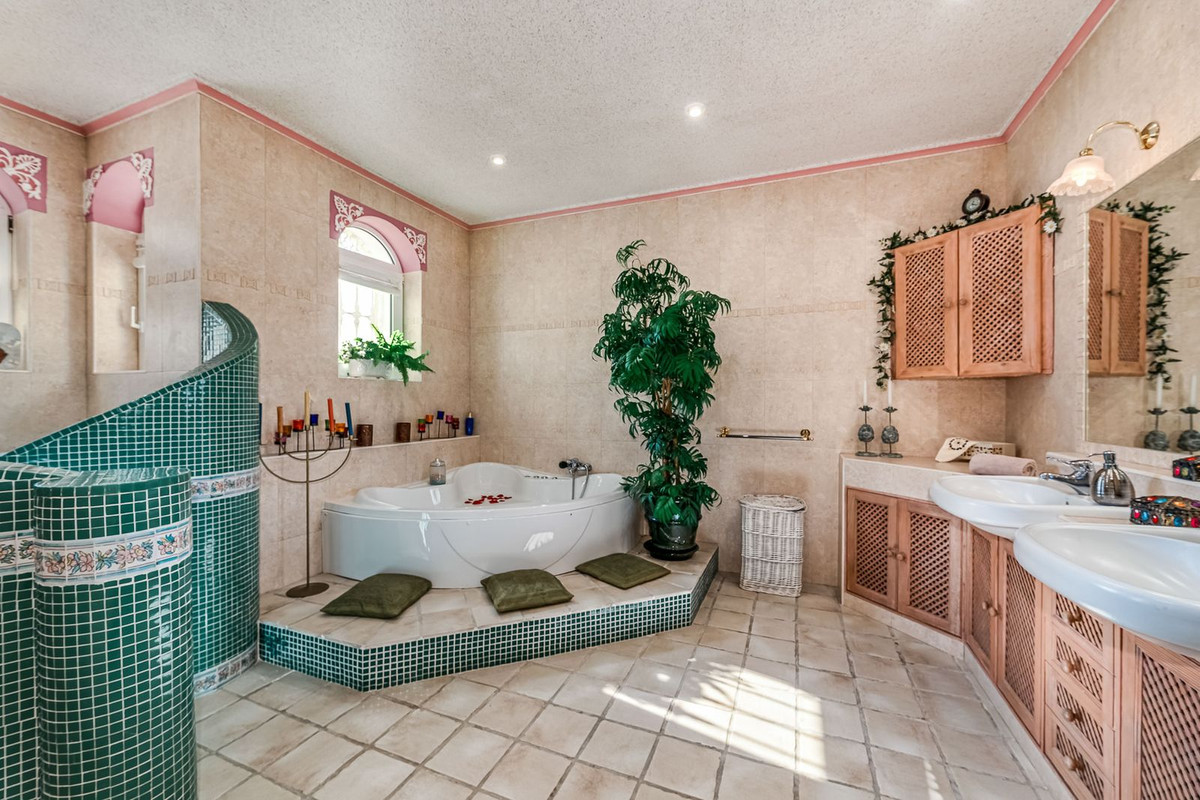 Vrijstaande Villa in Cerros del Aguila-30