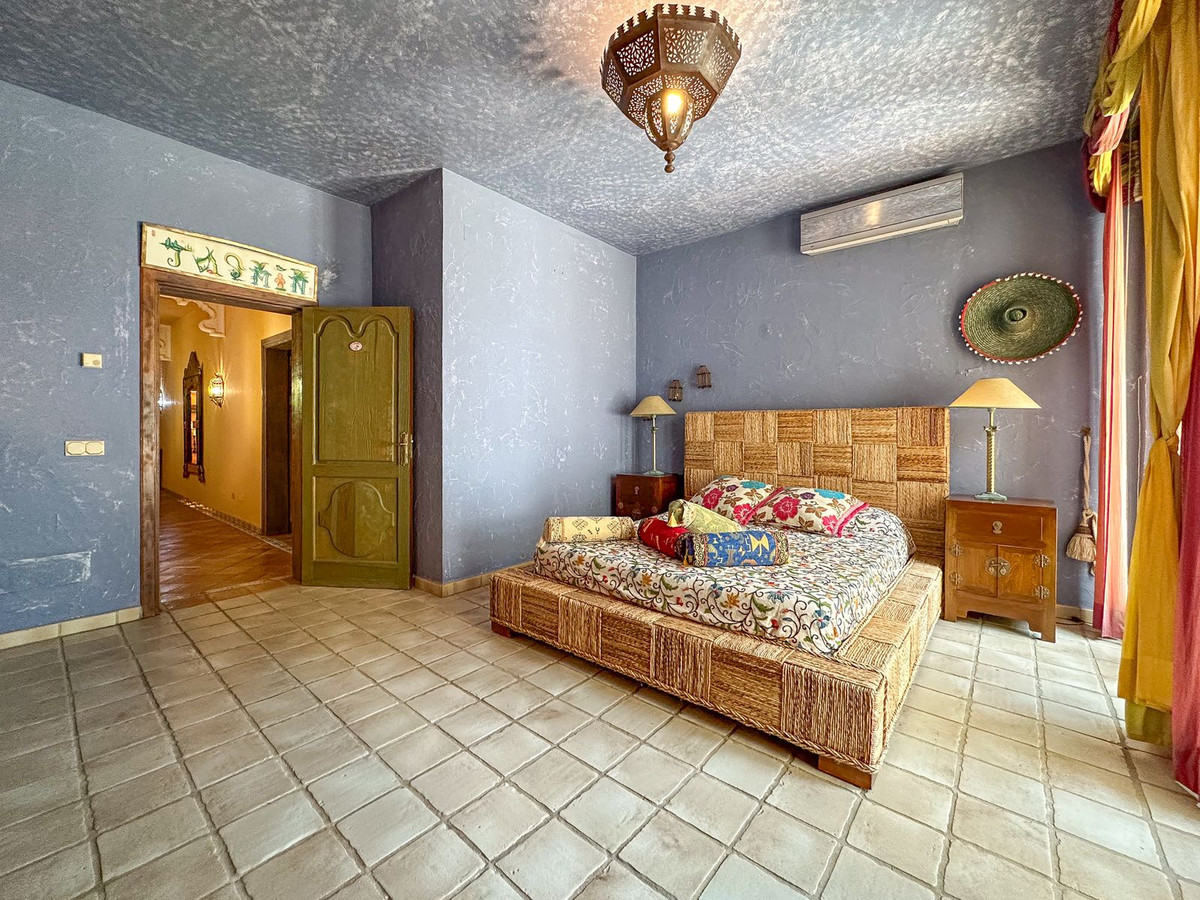 Vrijstaande Villa in Cerros del Aguila-35