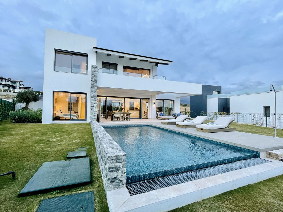Vrijstaande Villa in Cerros del Aguila-1