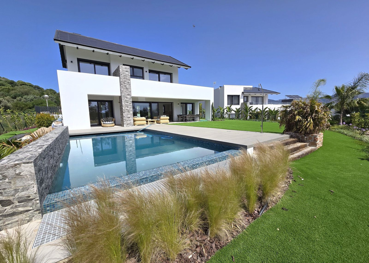 Vrijstaande Villa in Cerros del Aguila-1