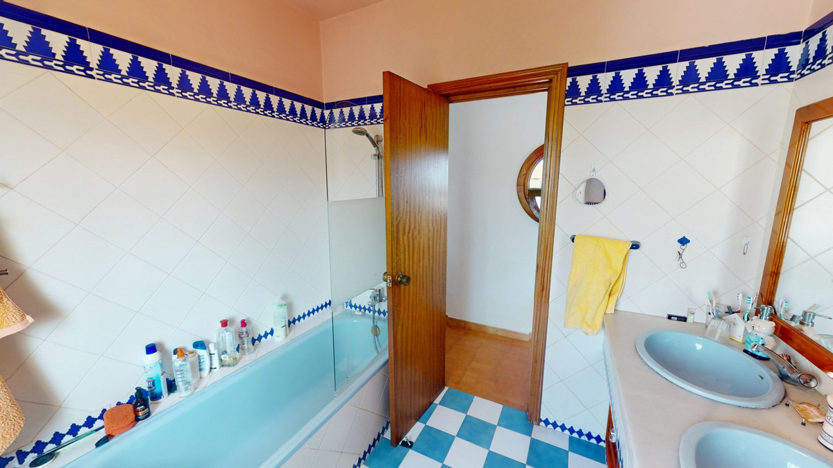 Huis te koop in Chilches | 4 slaapkamers H5138077