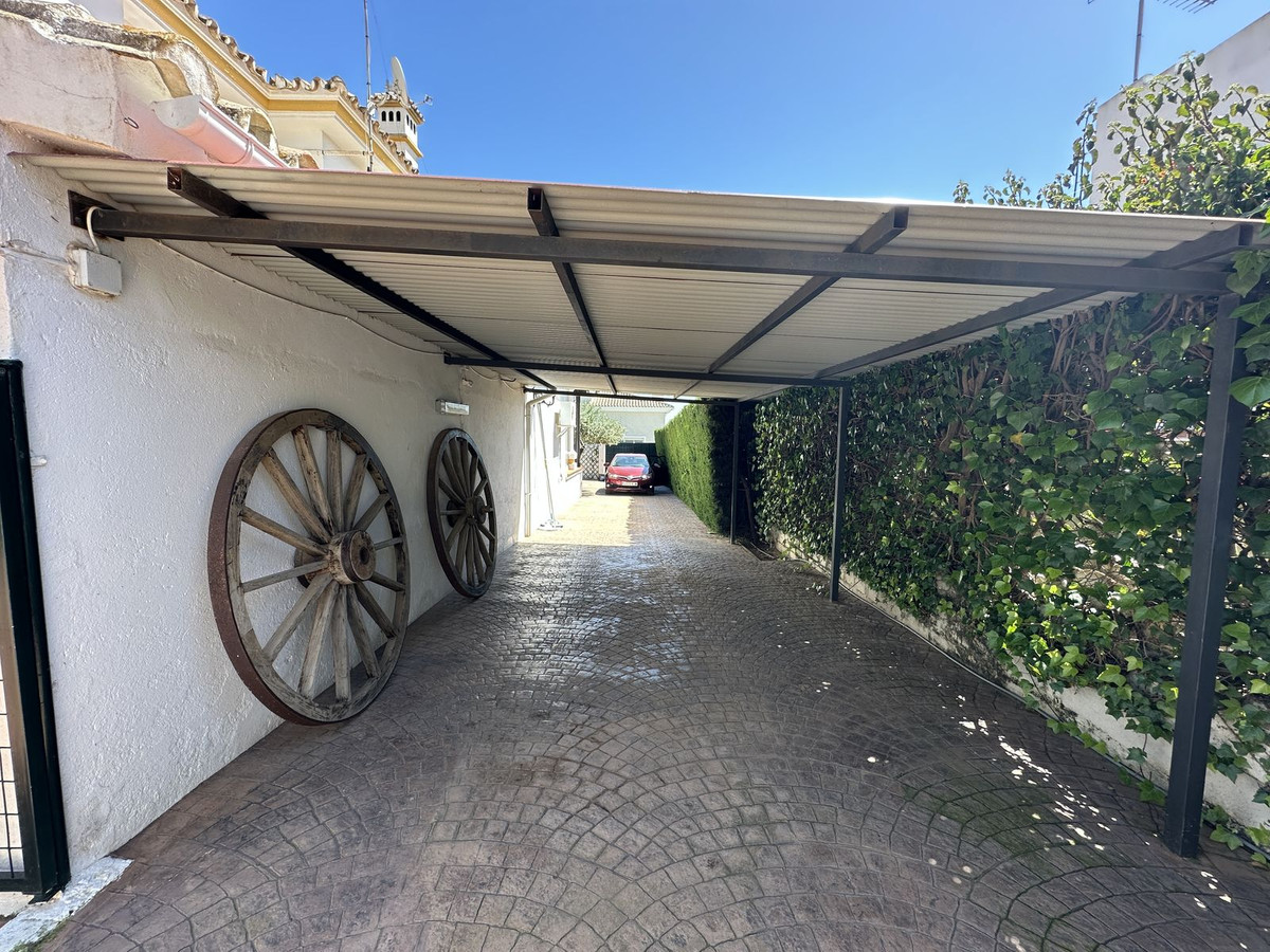 Vrijstaande Villa in Churriana-12