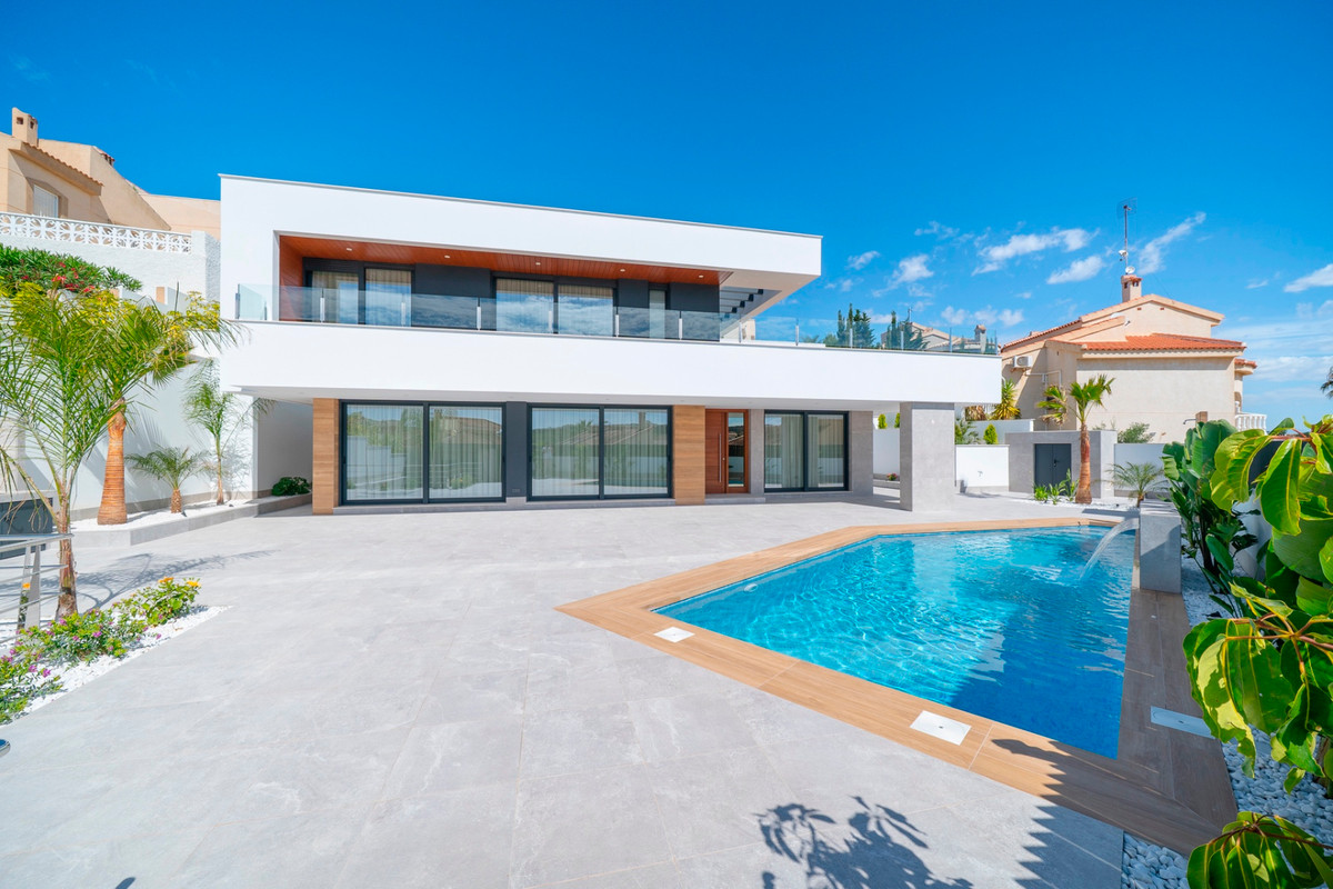 Huis te koop in Ciudad Quesada | 4 slaapkamers H5400946