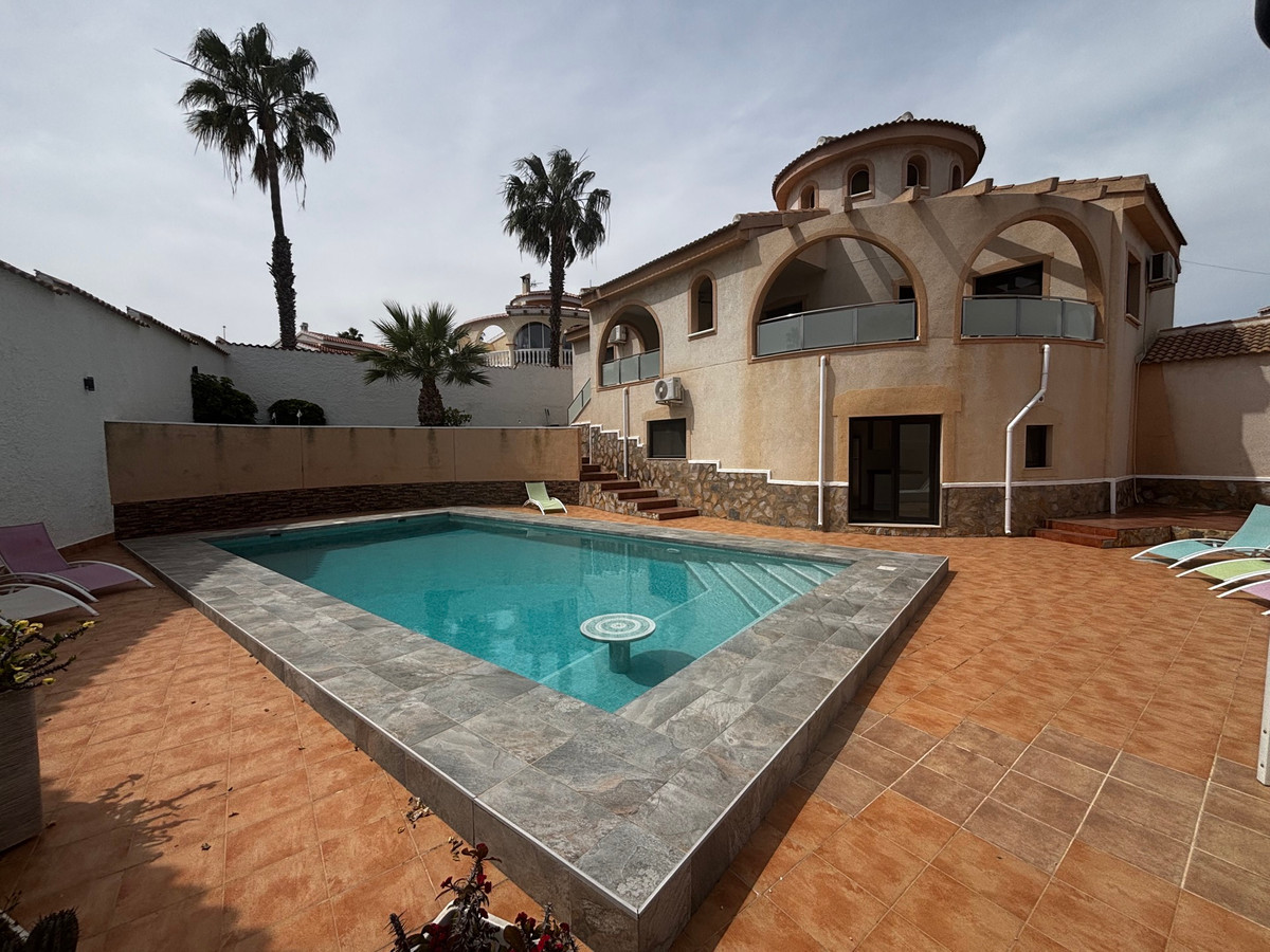 Huis te koop in Ciudad Quesada | 4 slaapkamers H5407093