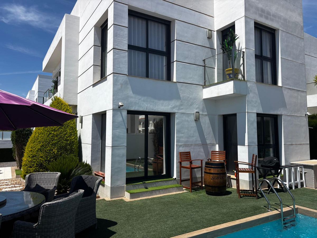 Huis te koop in Ciudad Quesada | 4 slaapkamers H5488042