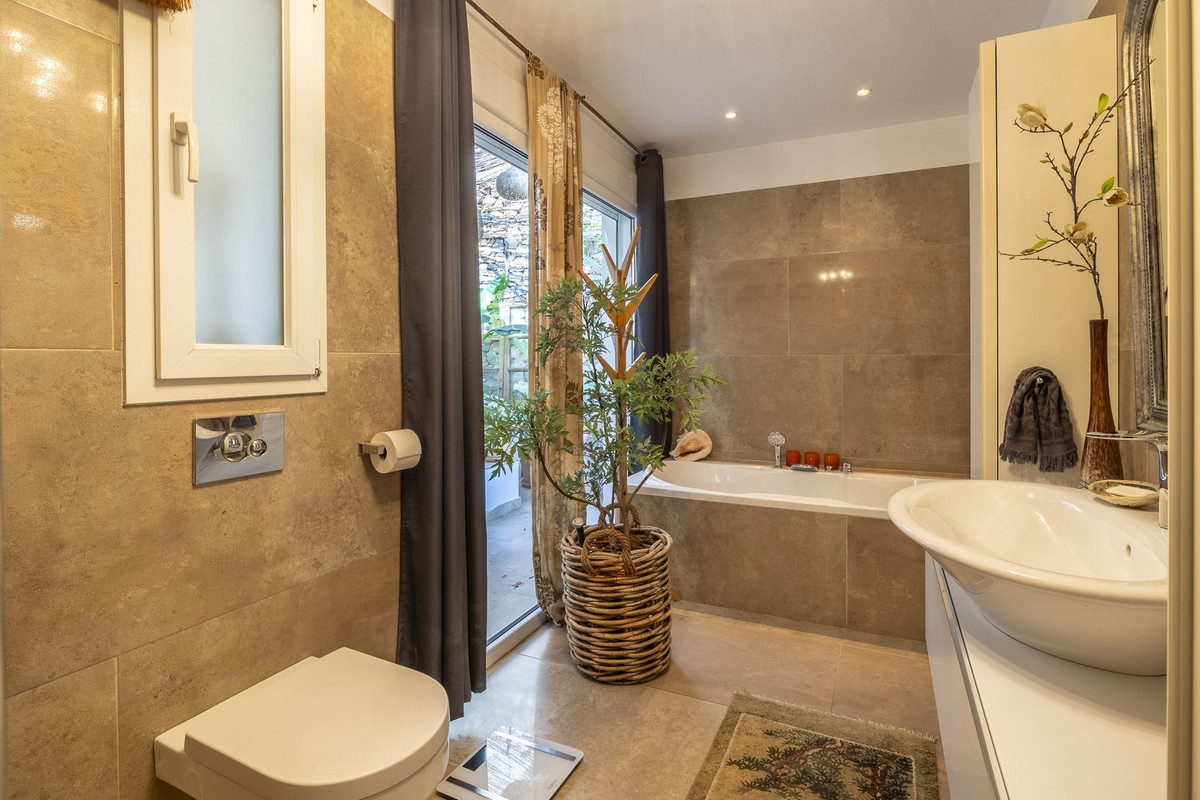 Property main view 60